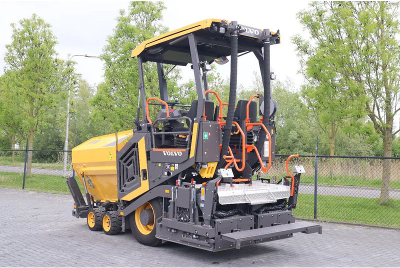 Volvo P2870 D ABG | ASPHALT PAVER | NEW / UNUSED | BOMAG BF300 - Aszfaltozó gép: 3 kép. Volvo P2870 D ABG | ASPHALT PAVER | NEW / UNUSED | BOMAG BF300 - Aszfaltozó gép: 3 kép.