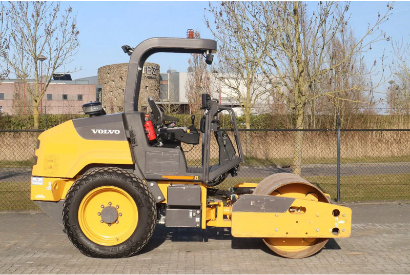 Volvo SD45B | GOOD CONDIITON | LOW HOURS - Henger: 4 kép. Volvo SD45B | GOOD CONDIITON | LOW HOURS - Henger: 4 kép.