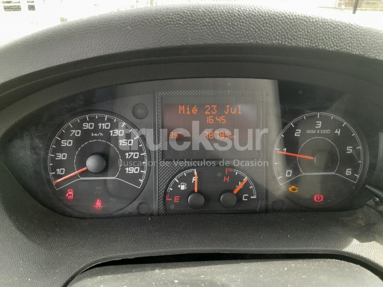 Dobozos kisteherautó CITROEN 120.35 L3H2 12M3: 9 kép.