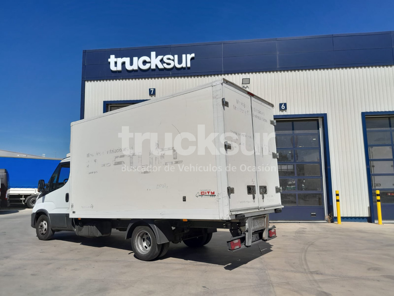 IVECO 35C16 GV - Dobozos kisteherautó: 4 kép. IVECO 35C16 GV - Dobozos kisteherautó: 4 kép.