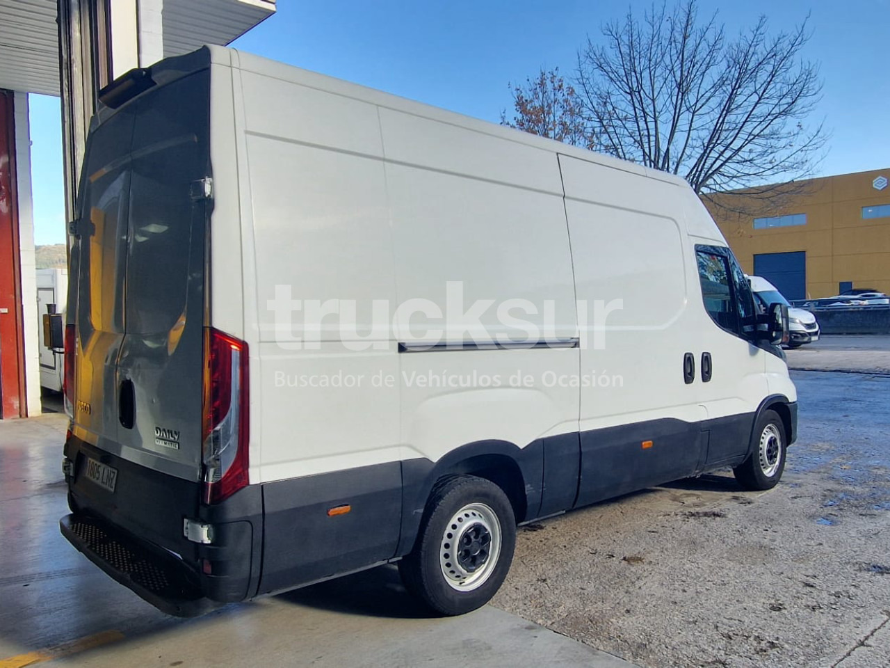 IVECO 35S14 12M3 - Dobozos kisteherautó: 3 kép. IVECO 35S14 12M3 - Dobozos kisteherautó: 3 kép.
