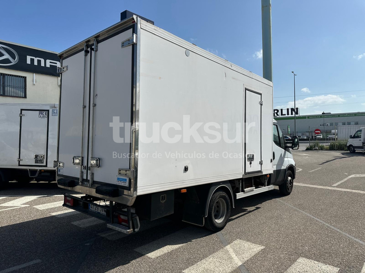 IVECO 70C15 THK - Dobozos felépítményű teherautó: 3 kép. IVECO 70C15 THK - Dobozos felépítményű teherautó: 3 kép.
