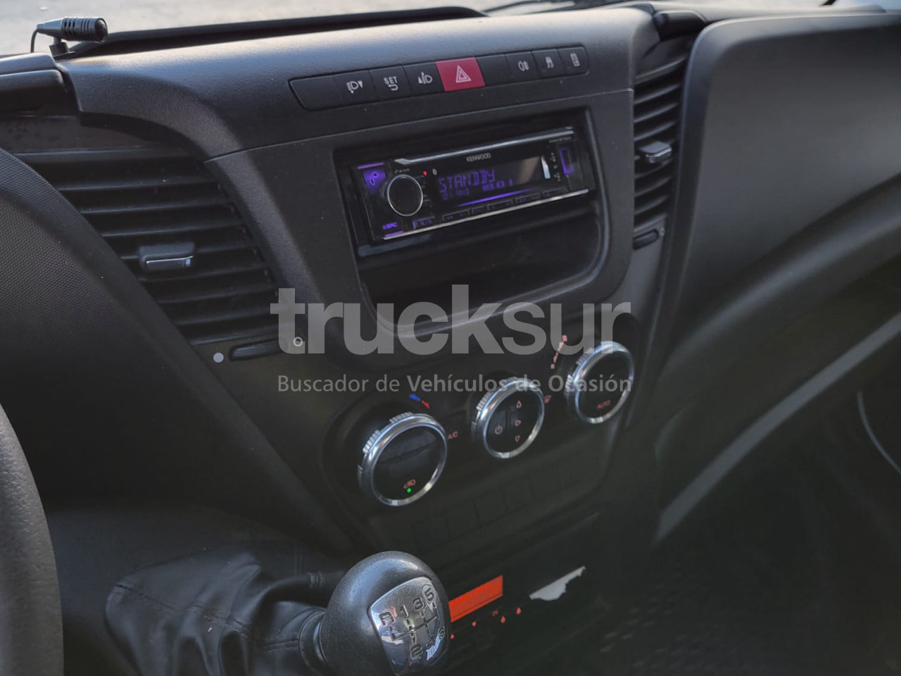 Dobozos felépítményű teherautó IVECO 72C18 P/E: 9 kép. Dobozos felépítményű teherautó IVECO 72C18 P/E: 9 kép.