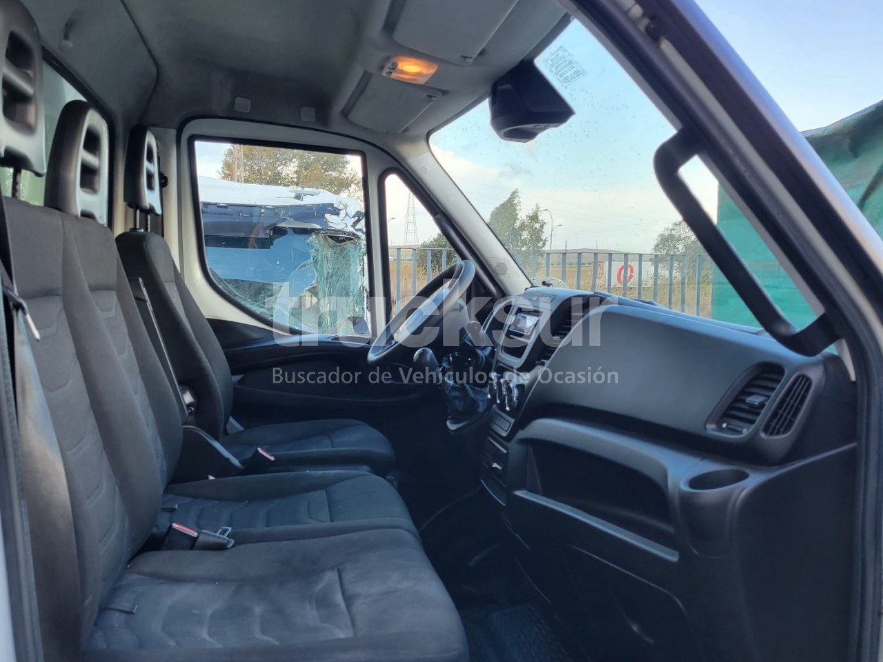 Dobozos felépítményű teherautó IVECO 72C18 P/E: 10 kép. Dobozos felépítményű teherautó IVECO 72C18 P/E: 10 kép.