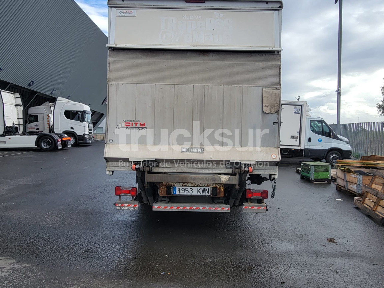 Dobozos felépítményű teherautó IVECO 72C18 P/E: 7 kép. Dobozos felépítményű teherautó IVECO 72C18 P/E: 7 kép.