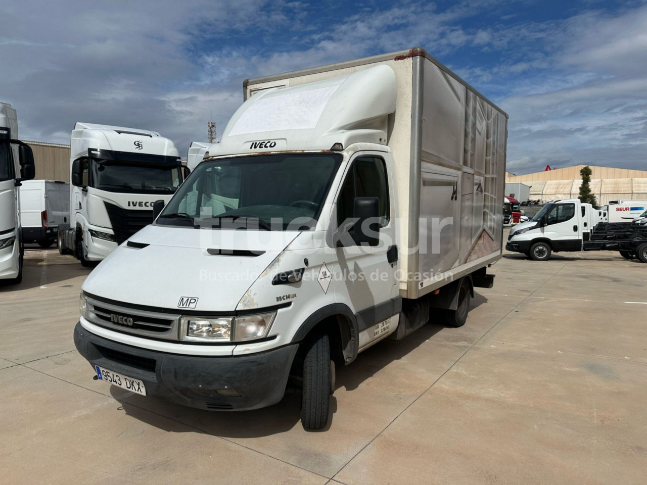 IVECO DAILY 35C14 - Dobozos kisteherautó: 1 kép. IVECO DAILY 35C14 - Dobozos kisteherautó: 1 kép.
