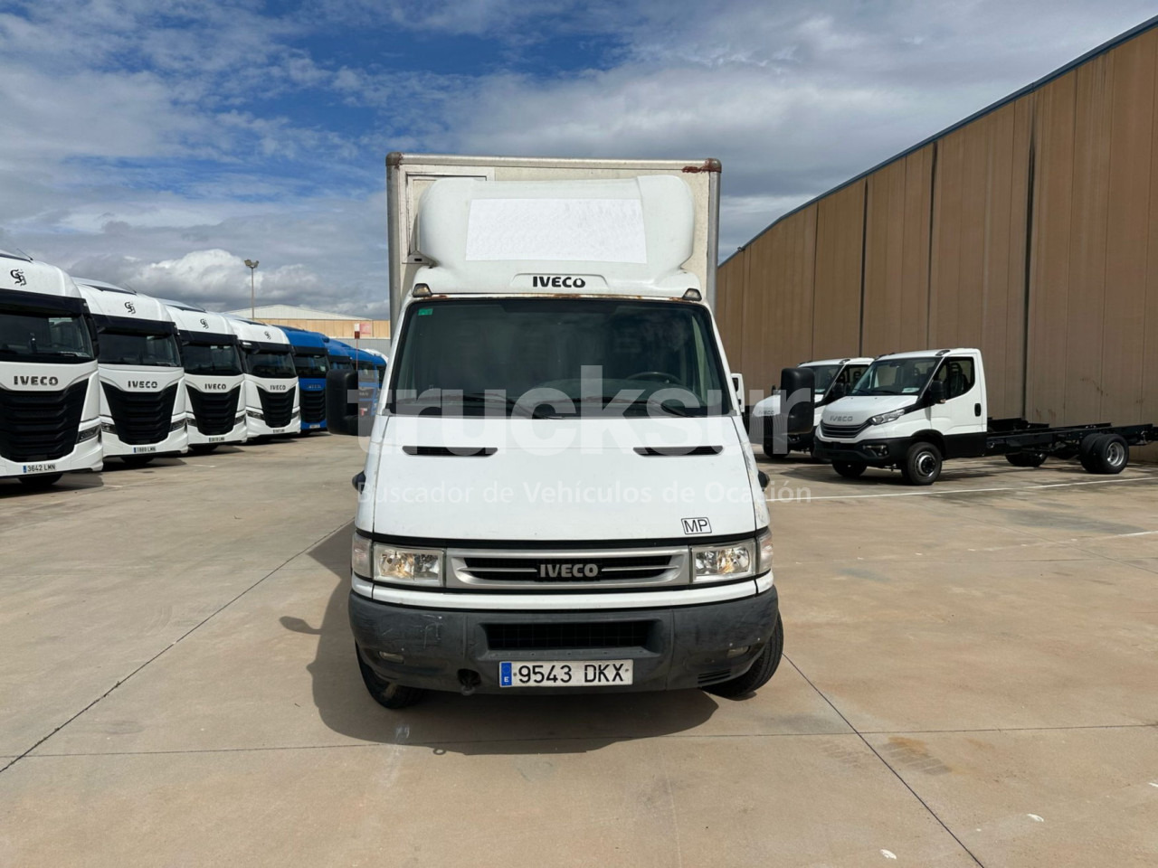 IVECO DAILY 35C14 - Dobozos kisteherautó: 3 kép. IVECO DAILY 35C14 - Dobozos kisteherautó: 3 kép.