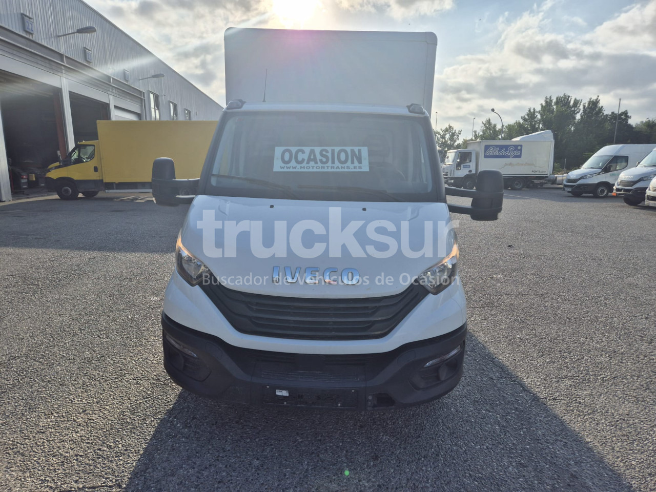 IVECO DAILY 35C16H - Dobozos kisteherautó: 3 kép. IVECO DAILY 35C16H - Dobozos kisteherautó: 3 kép.