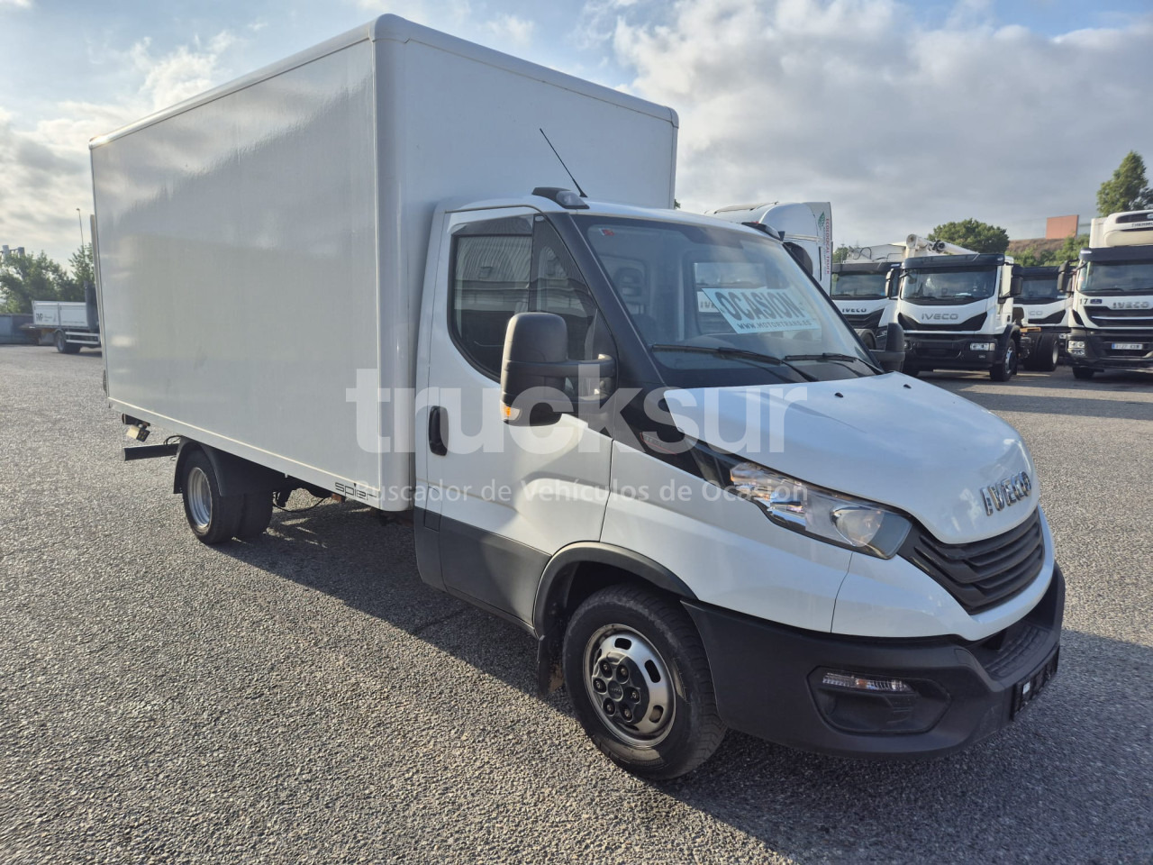 IVECO DAILY 35C16H - Dobozos kisteherautó: 2 kép. IVECO DAILY 35C16H - Dobozos kisteherautó: 2 kép.