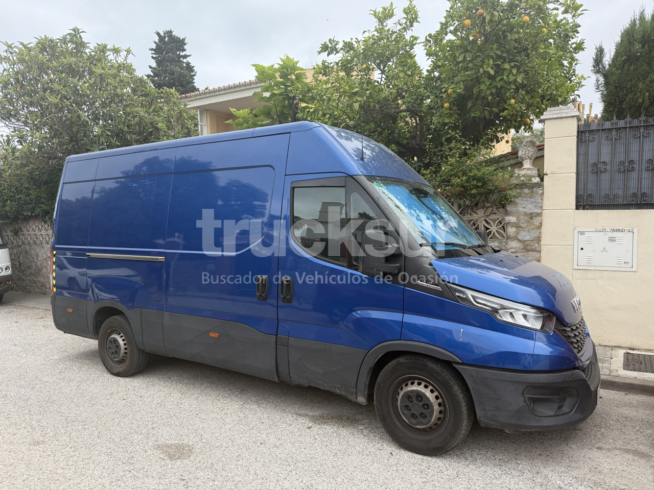IVECO DAILY 35S16 - Dobozos kisteherautó: 1 kép. IVECO DAILY 35S16 - Dobozos kisteherautó: 1 kép.