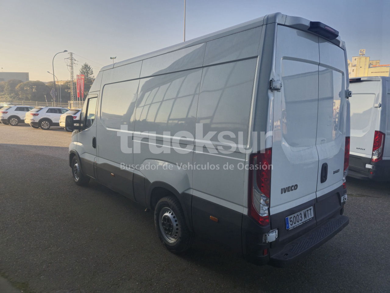 IVECO DAILY 35S16V 12M3 - Dobozos kisteherautó: 4 kép. IVECO DAILY 35S16V 12M3 - Dobozos kisteherautó: 4 kép.