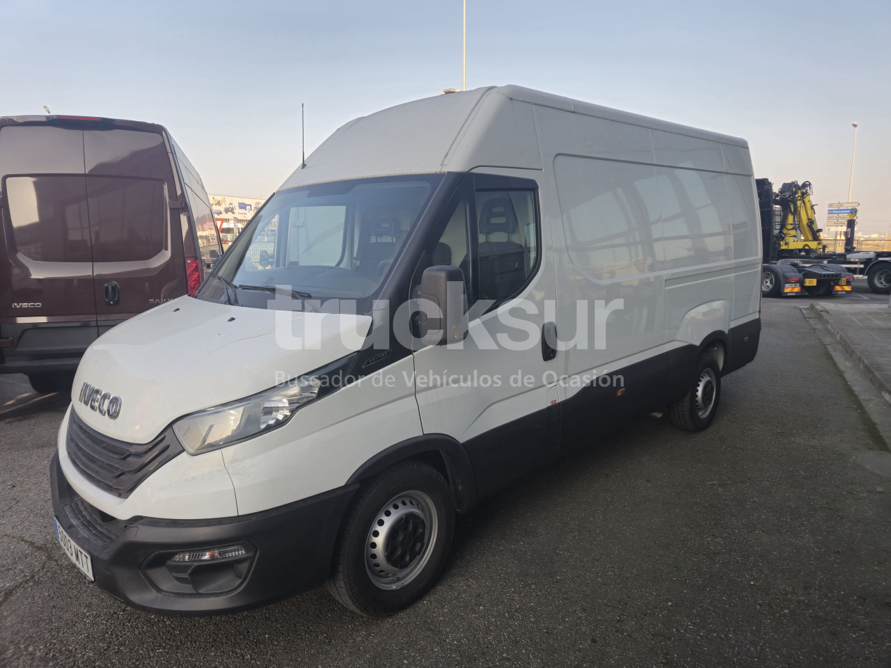 IVECO DAILY 35S16V 12M3 - Dobozos kisteherautó: 1 kép. IVECO DAILY 35S16V 12M3 - Dobozos kisteherautó: 1 kép.