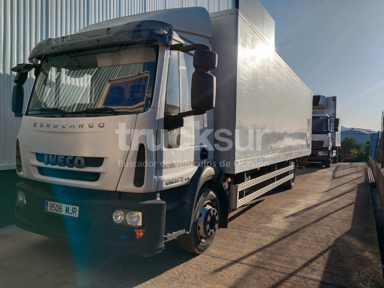 IVECO EUROCARGO - Dobozos felépítményű teherautó: 1 kép. IVECO EUROCARGO - Dobozos felépítményű teherautó: 1 kép.