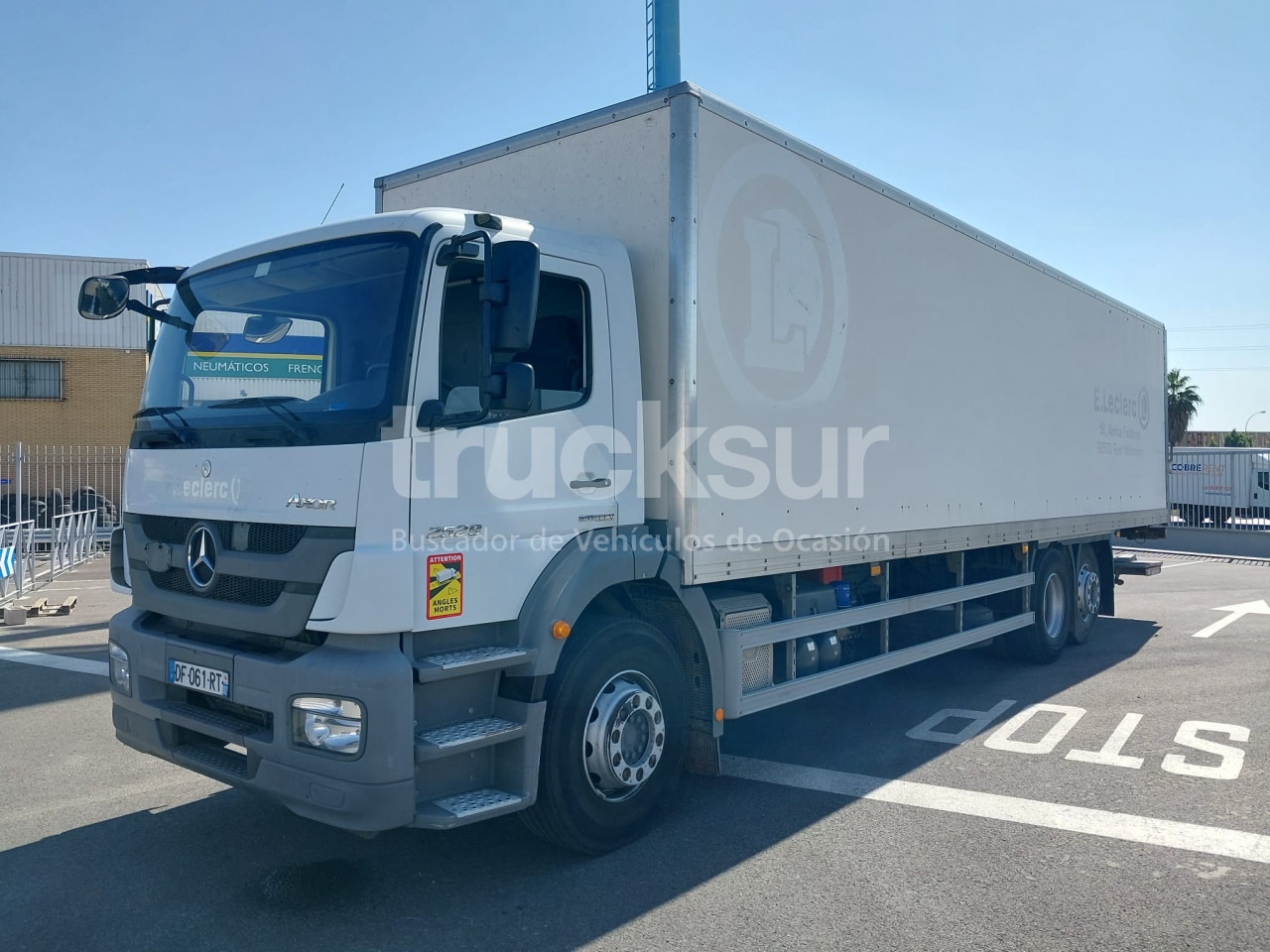 MERCEDES AXOR 2529 ejes 6x2*4 - Dobozos felépítményű teherautó: 1 kép. MERCEDES AXOR 2529 ejes 6x2*4 - Dobozos felépítményű teherautó: 1 kép.