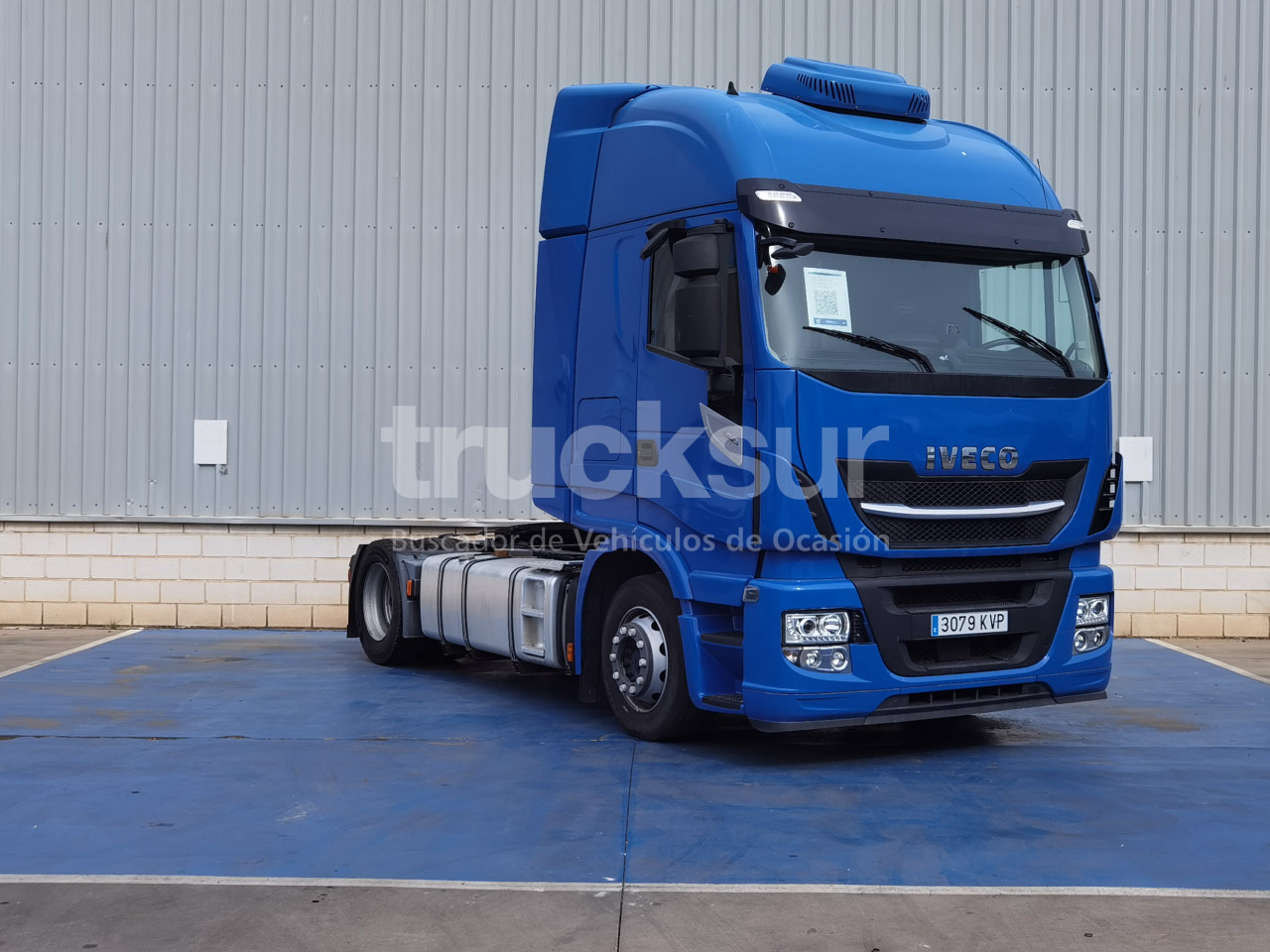 IVECO STRALIS AS440S46T/P HI-WAY - Nyergesvontató: 2 kép. IVECO STRALIS AS440S46T/P HI-WAY - Nyergesvontató: 2 kép.