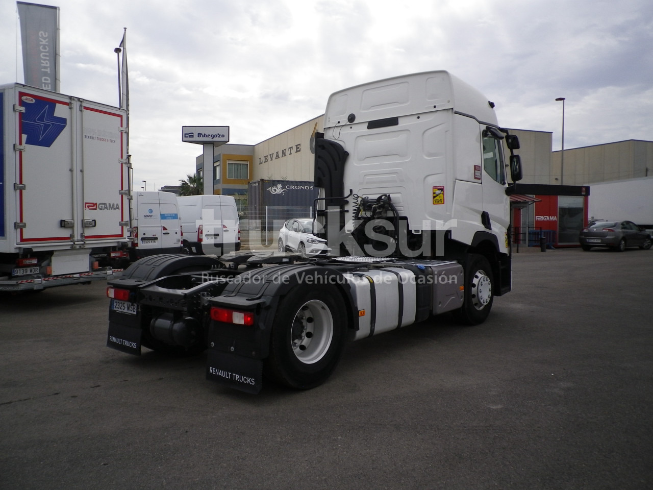 RENAULT T440 SLEEPER CAB - Nyergesvontató: 4 kép. RENAULT T440 SLEEPER CAB - Nyergesvontató: 4 kép.