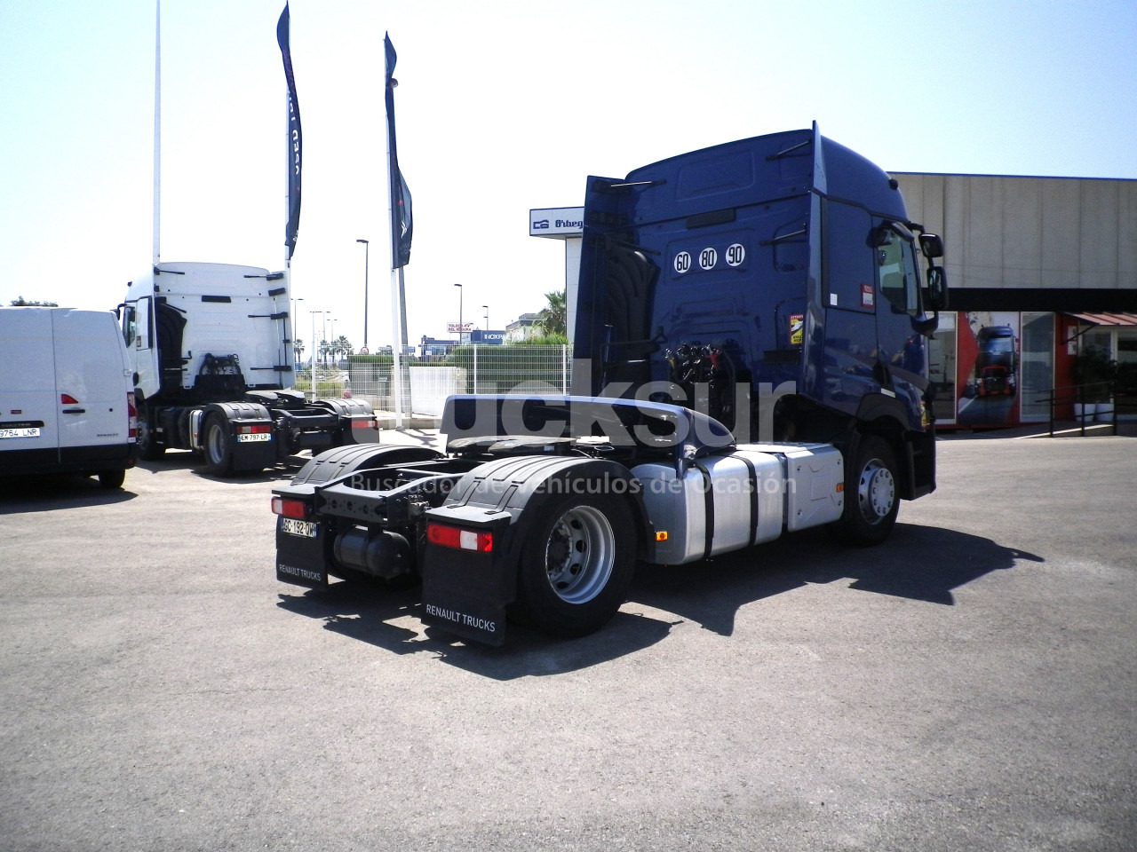 RENAULT T440 SLEEPER CAB - Nyergesvontató: 5 kép. RENAULT T440 SLEEPER CAB - Nyergesvontató: 5 kép.