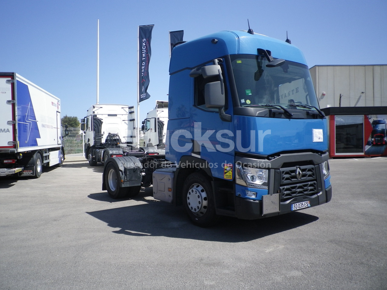RENAULT T440 SLEEPER CAB - Nyergesvontató: 3 kép. RENAULT T440 SLEEPER CAB - Nyergesvontató: 3 kép.