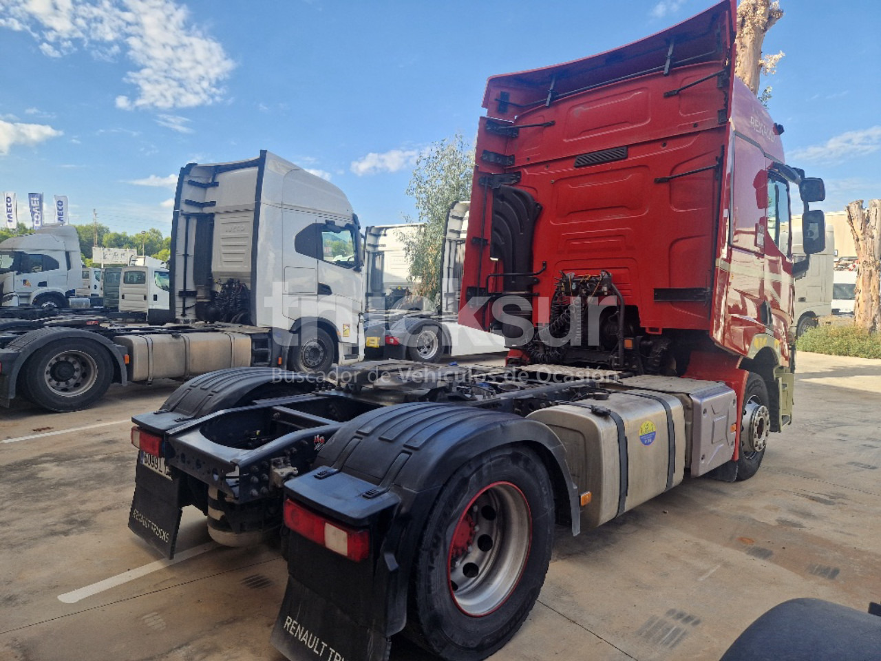 RENAULT T440 - Nyergesvontató: 4 kép. RENAULT T440 - Nyergesvontató: 4 kép.