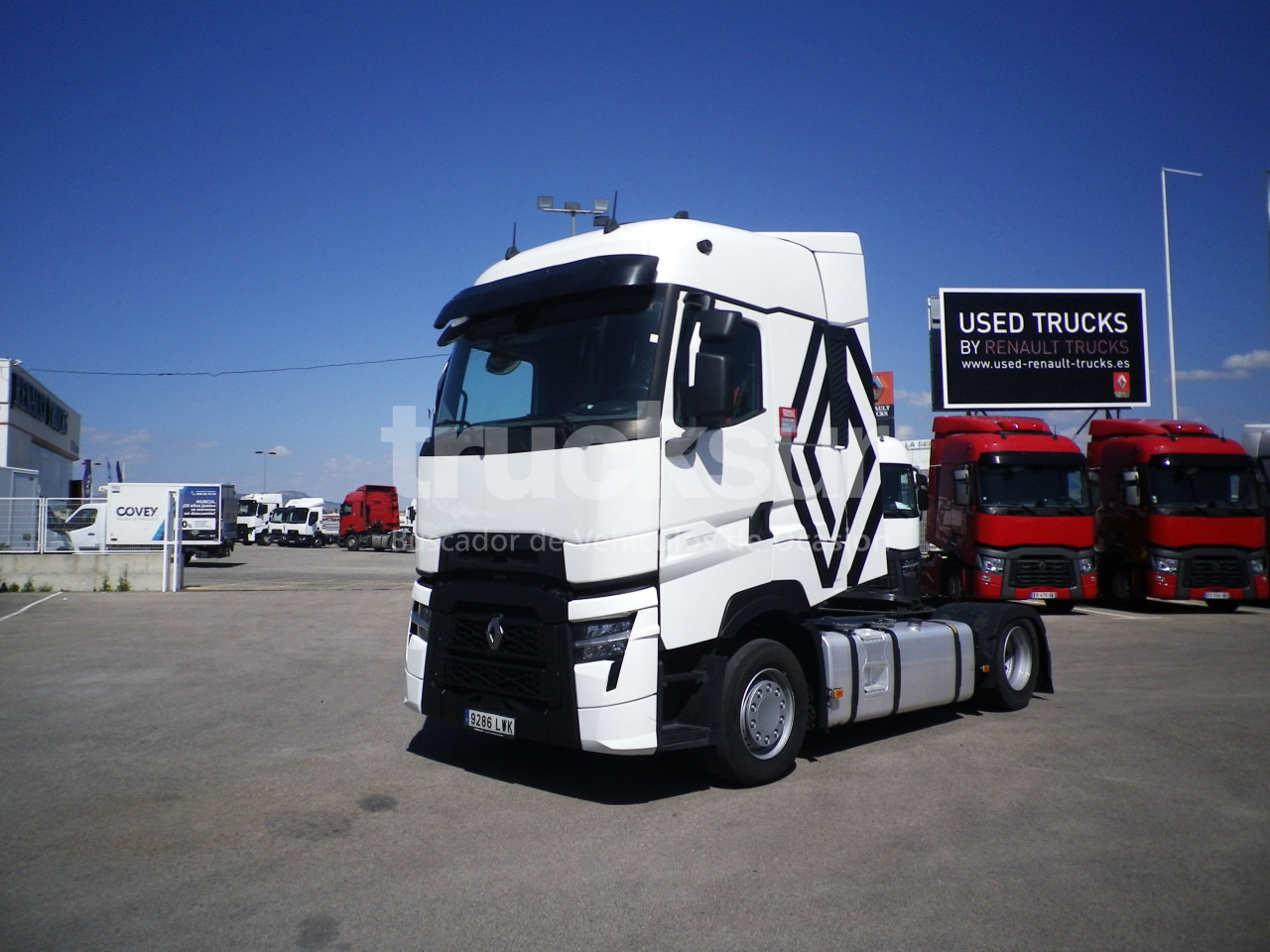 RENAULT T520 HIGH SLEEPER CAB - Nyergesvontató: 2 kép. RENAULT T520 HIGH SLEEPER CAB - Nyergesvontató: 2 kép.