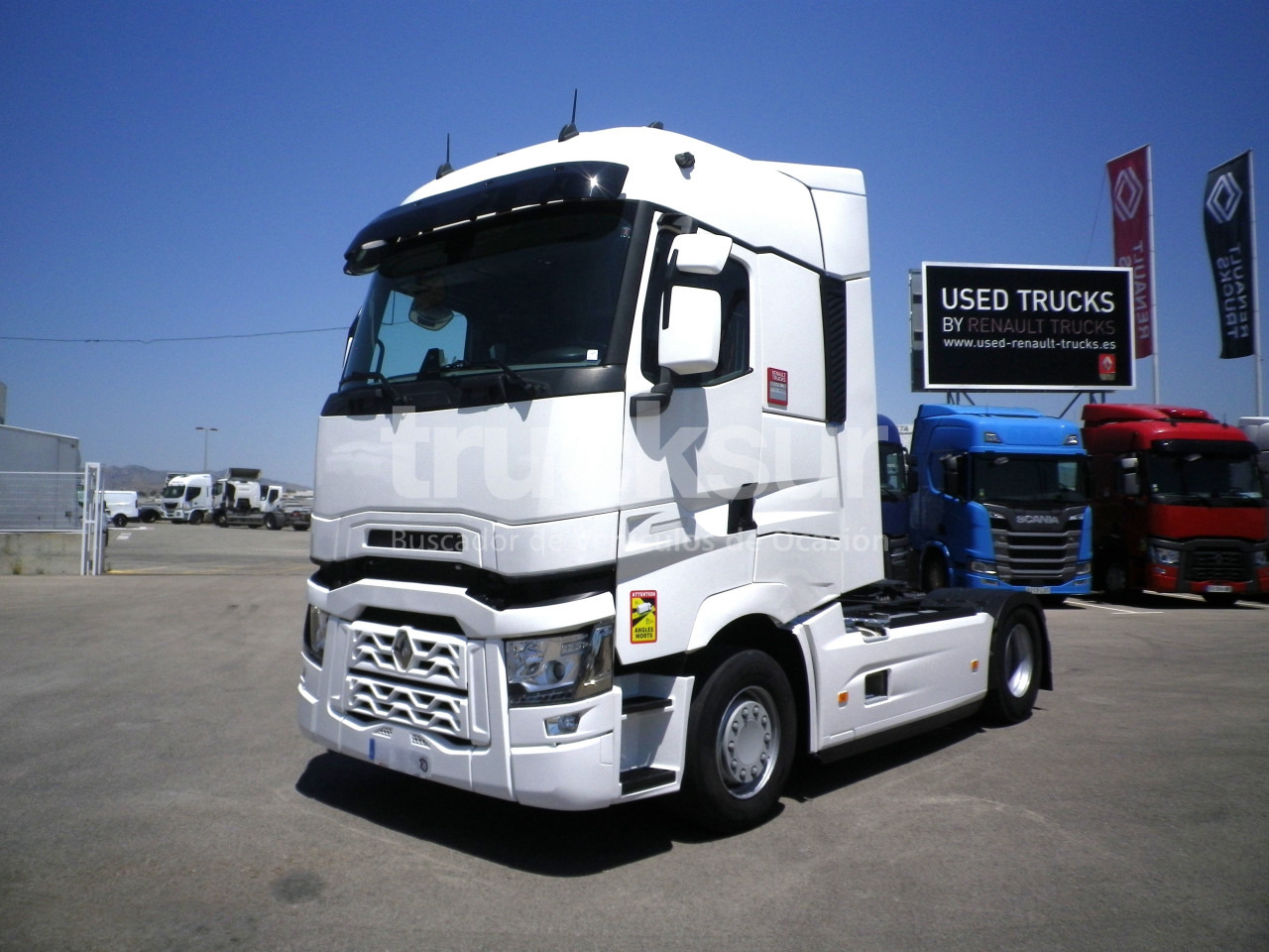 RENAULT T520 HIGH SLEEPER CAB - Nyergesvontató: 2 kép. RENAULT T520 HIGH SLEEPER CAB - Nyergesvontató: 2 kép.