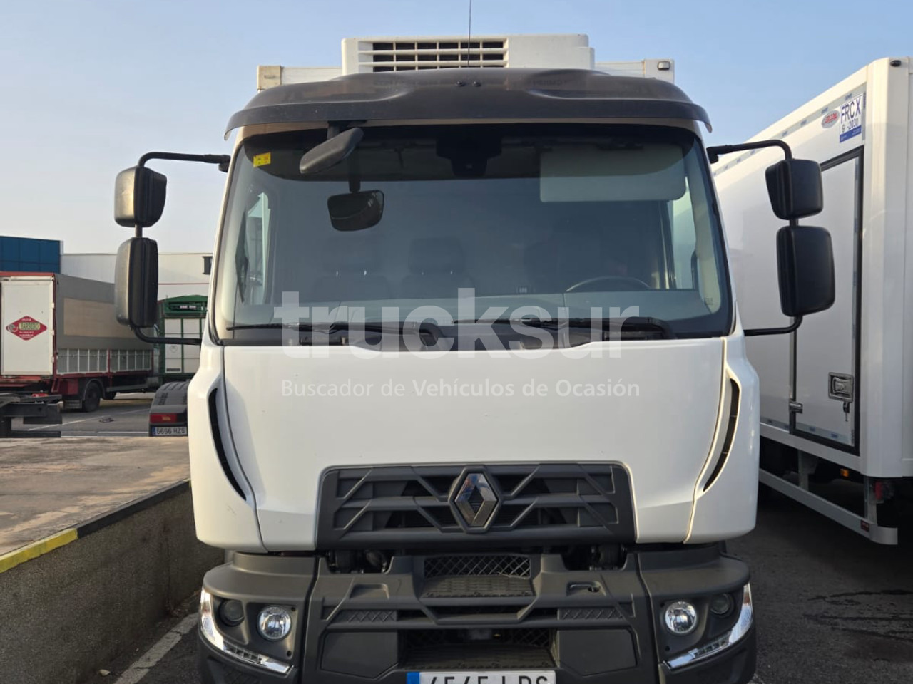 RENAULT D 12.240 FRC-X - Dobozos felépítményű teherautó: 2 kép. RENAULT D 12.240 FRC-X - Dobozos felépítményű teherautó: 2 kép.