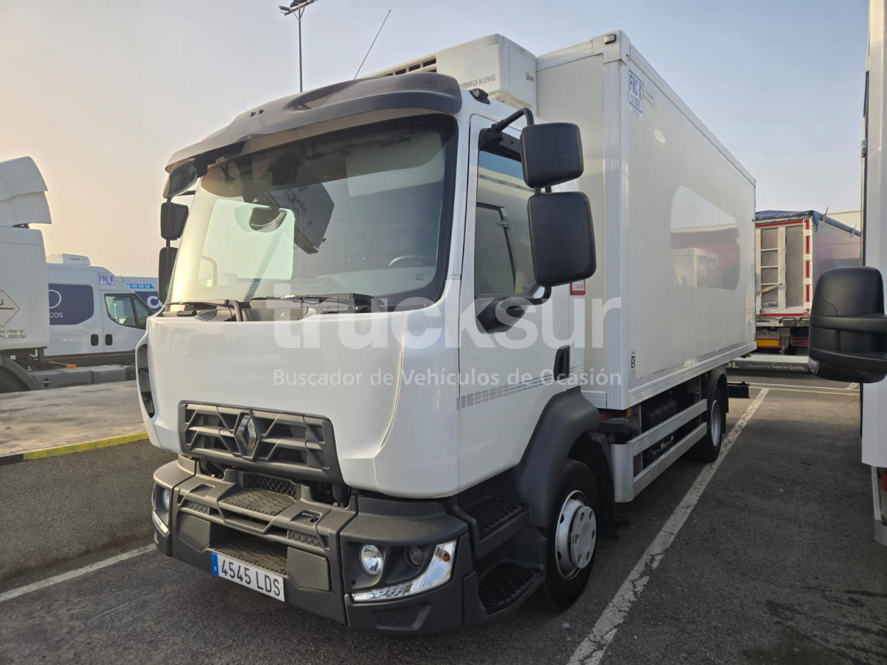 RENAULT D 12.240 FRC-X - Dobozos felépítményű teherautó: 1 kép. RENAULT D 12.240 FRC-X - Dobozos felépítményű teherautó: 1 kép.