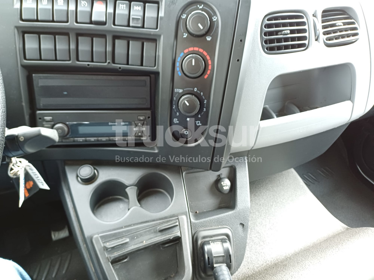 Dobozos felépítményű teherautó RENAULT D14.240: 14 kép.