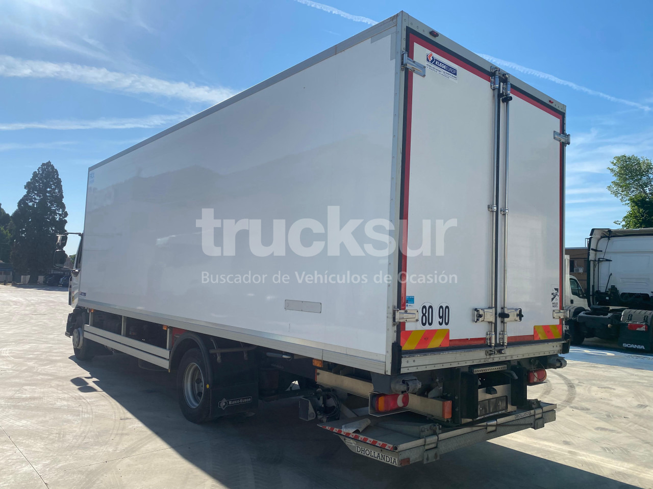 RENAULT D240.13 - Hűtős teherautó: 4 kép. RENAULT D240.13 - Hűtős teherautó: 4 kép.