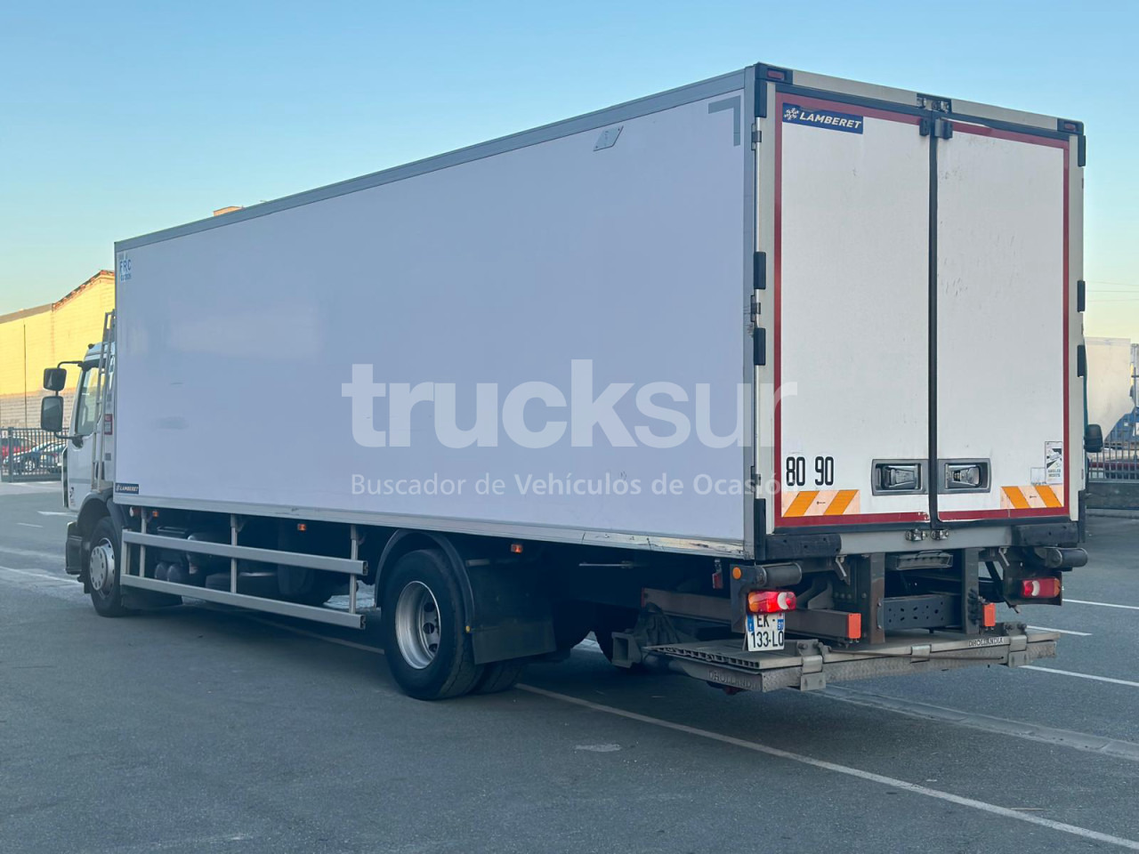 RENAULT D280.18 - Hűtős teherautó: 4 kép. RENAULT D280.18 - Hűtős teherautó: 4 kép.