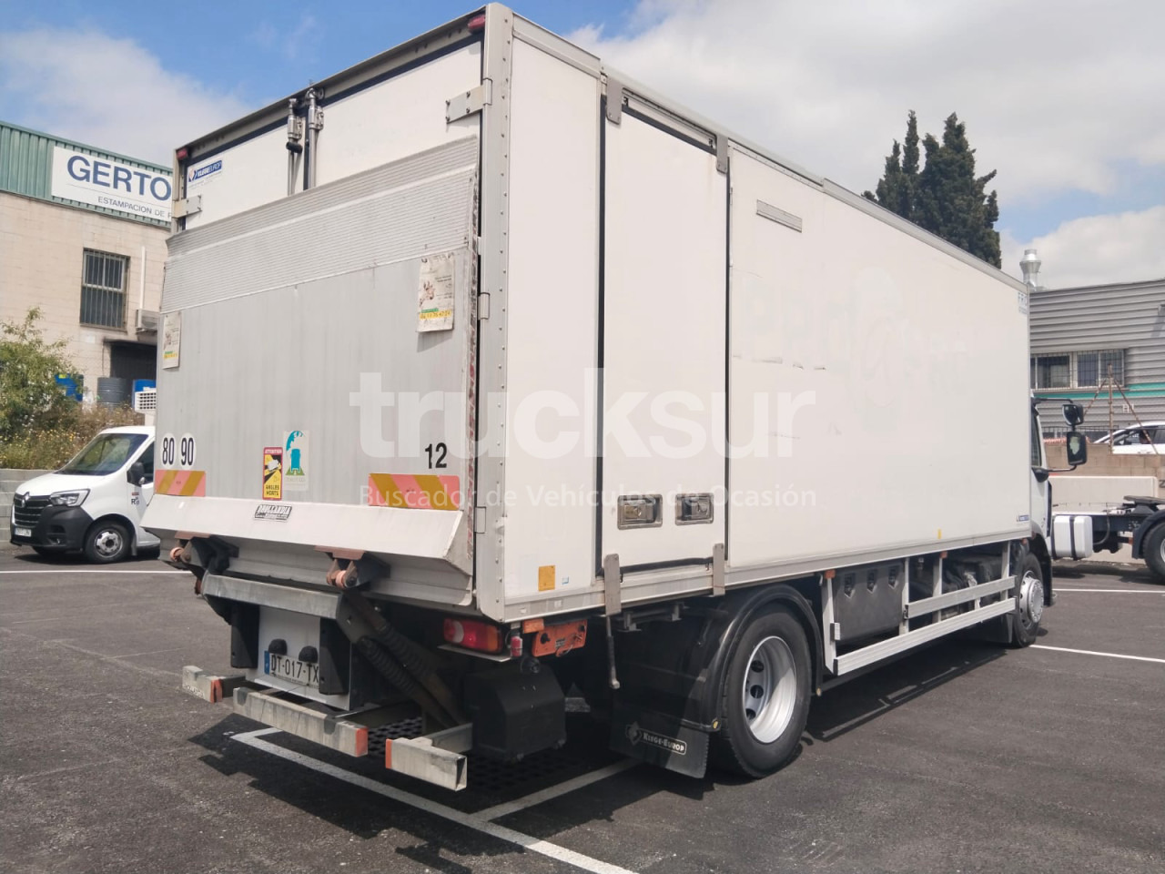 RENAULT D280 - Hűtős teherautó: 5 kép. RENAULT D280 - Hűtős teherautó: 5 kép.