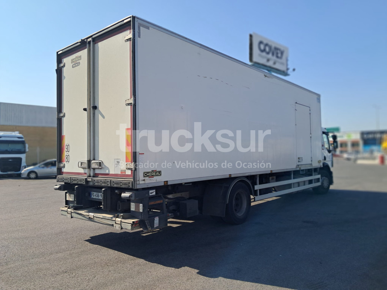 RENAULT D320.18 - Hűtős teherautó: 3 kép. RENAULT D320.18 - Hűtős teherautó: 3 kép.