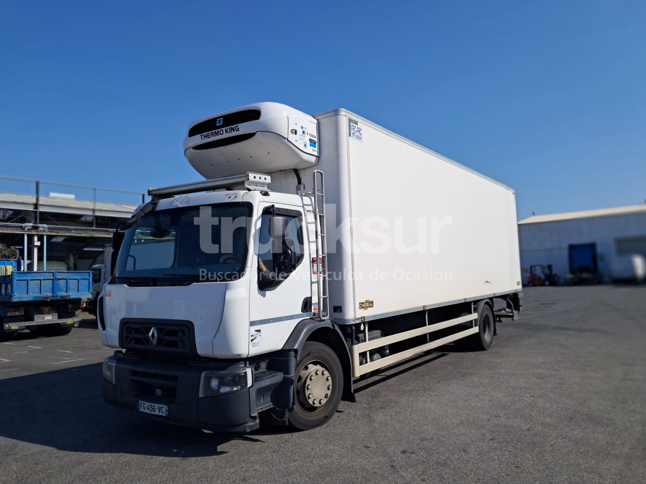 RENAULT D320.18 - Hűtős teherautó: 1 kép. RENAULT D320.18 - Hűtős teherautó: 1 kép.