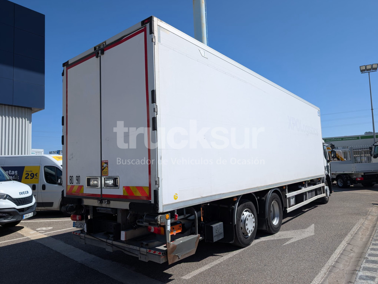 RENAULT D320.26 ejes 6x2*4 - Hűtős teherautó: 4 kép. RENAULT D320.26 ejes 6x2*4 - Hűtős teherautó: 4 kép.