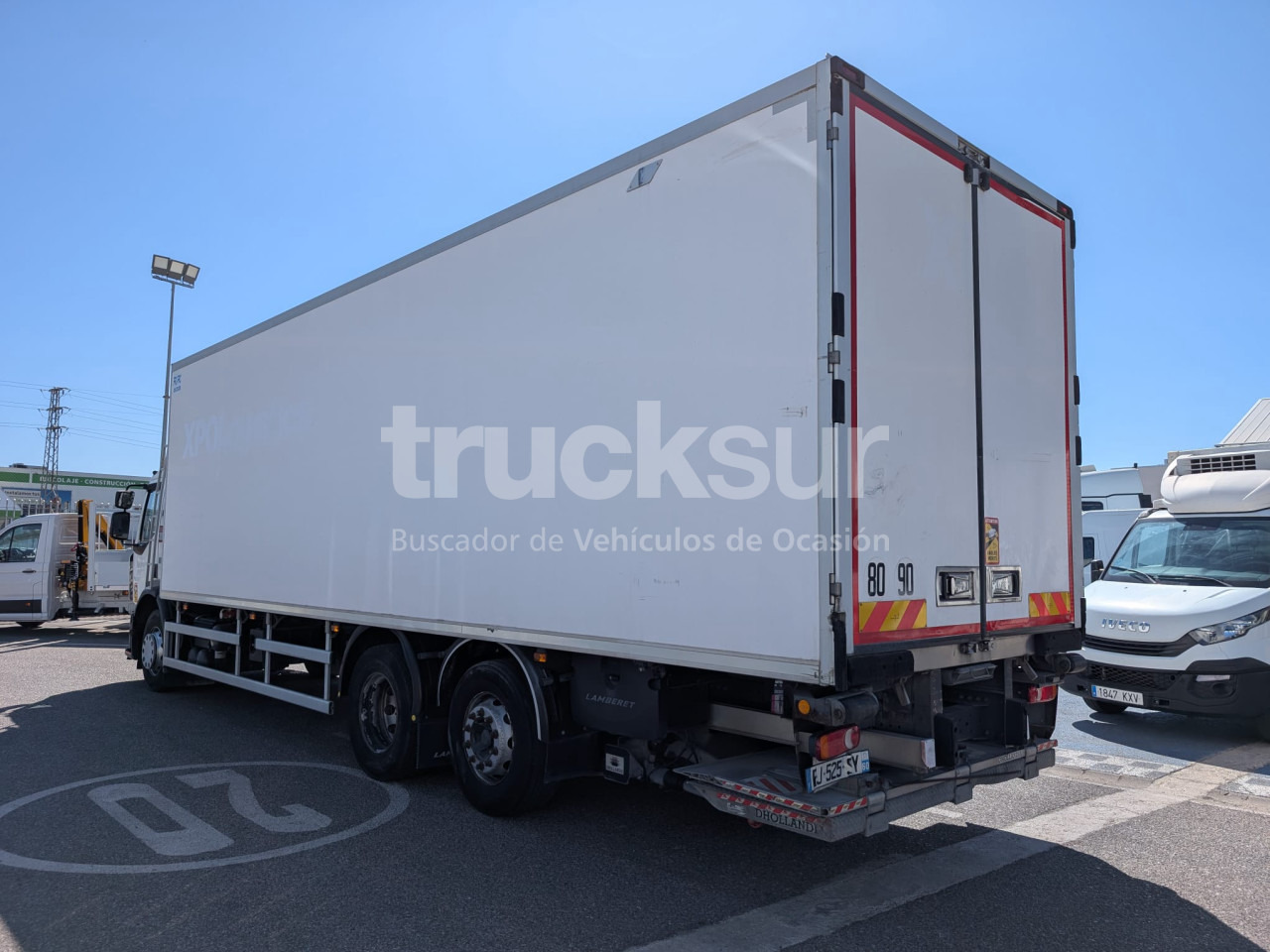 RENAULT D320.26 ejes 6x2*4 - Hűtős teherautó: 3 kép. RENAULT D320.26 ejes 6x2*4 - Hűtős teherautó: 3 kép.