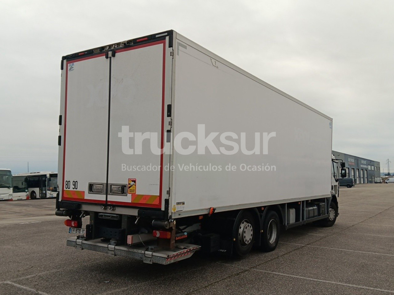 RENAULT D320 ejes 6x2*4 - Hűtős teherautó: 5 kép. RENAULT D320 ejes 6x2*4 - Hűtős teherautó: 5 kép.