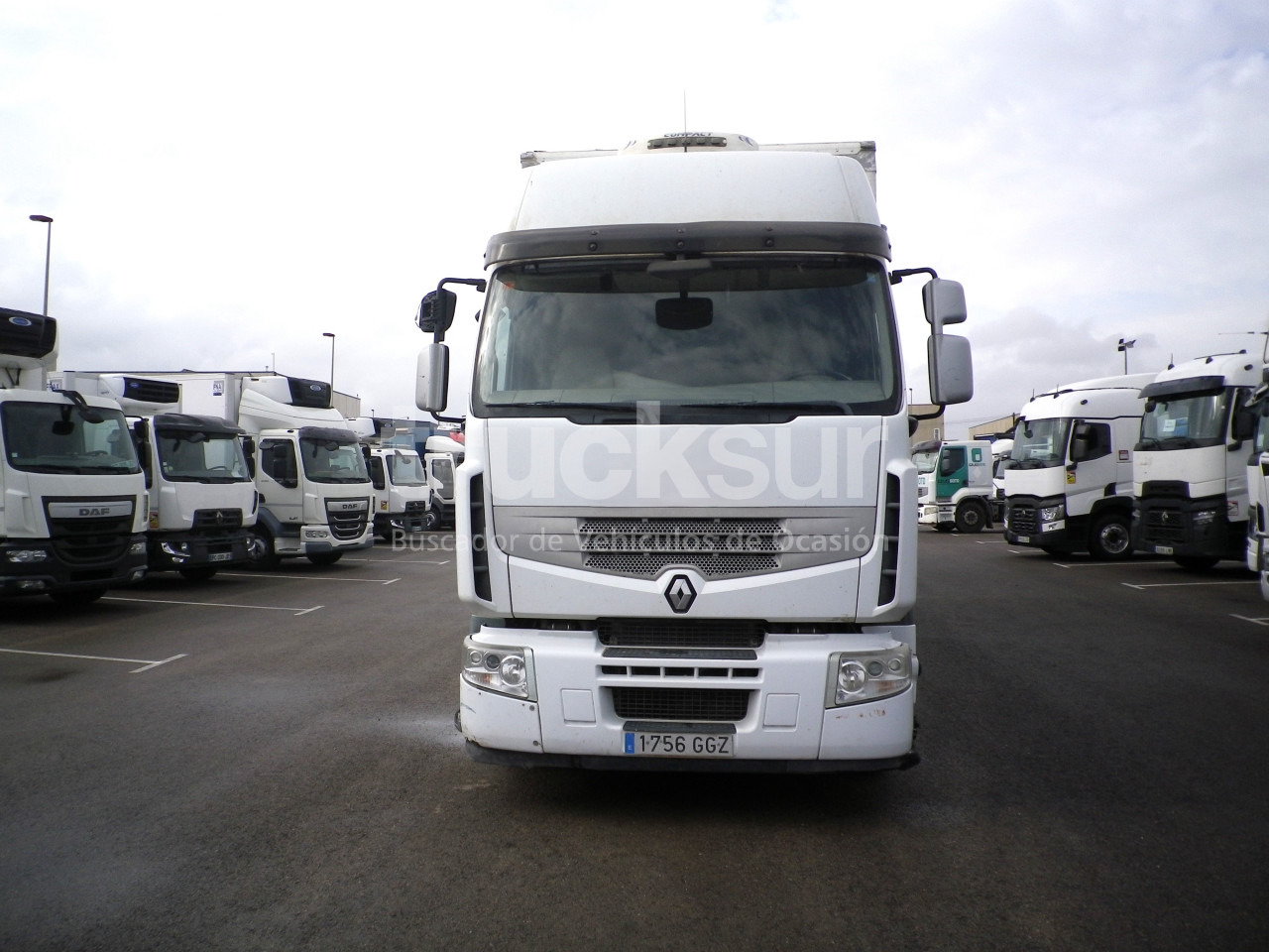 RENAULT PREMIUM 370 DXI REMOLCADOR - Dobozos felépítményű teherautó: 3 kép. RENAULT PREMIUM 370 DXI REMOLCADOR - Dobozos felépítményű teherautó: 3 kép.