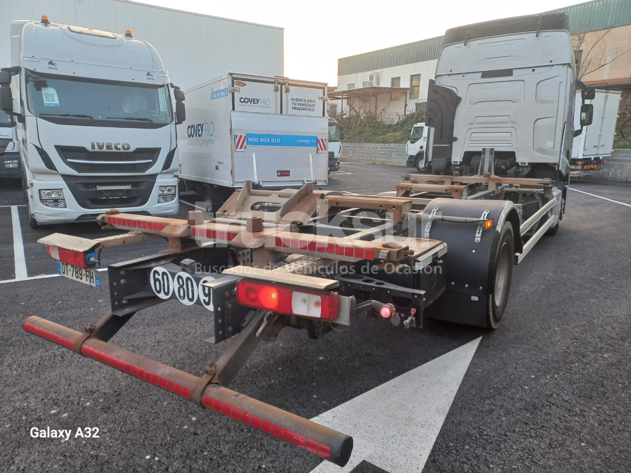 RENAULT T430 - Cserefelépítményes teherautó: 3 kép. RENAULT T430 - Cserefelépítményes teherautó: 3 kép.