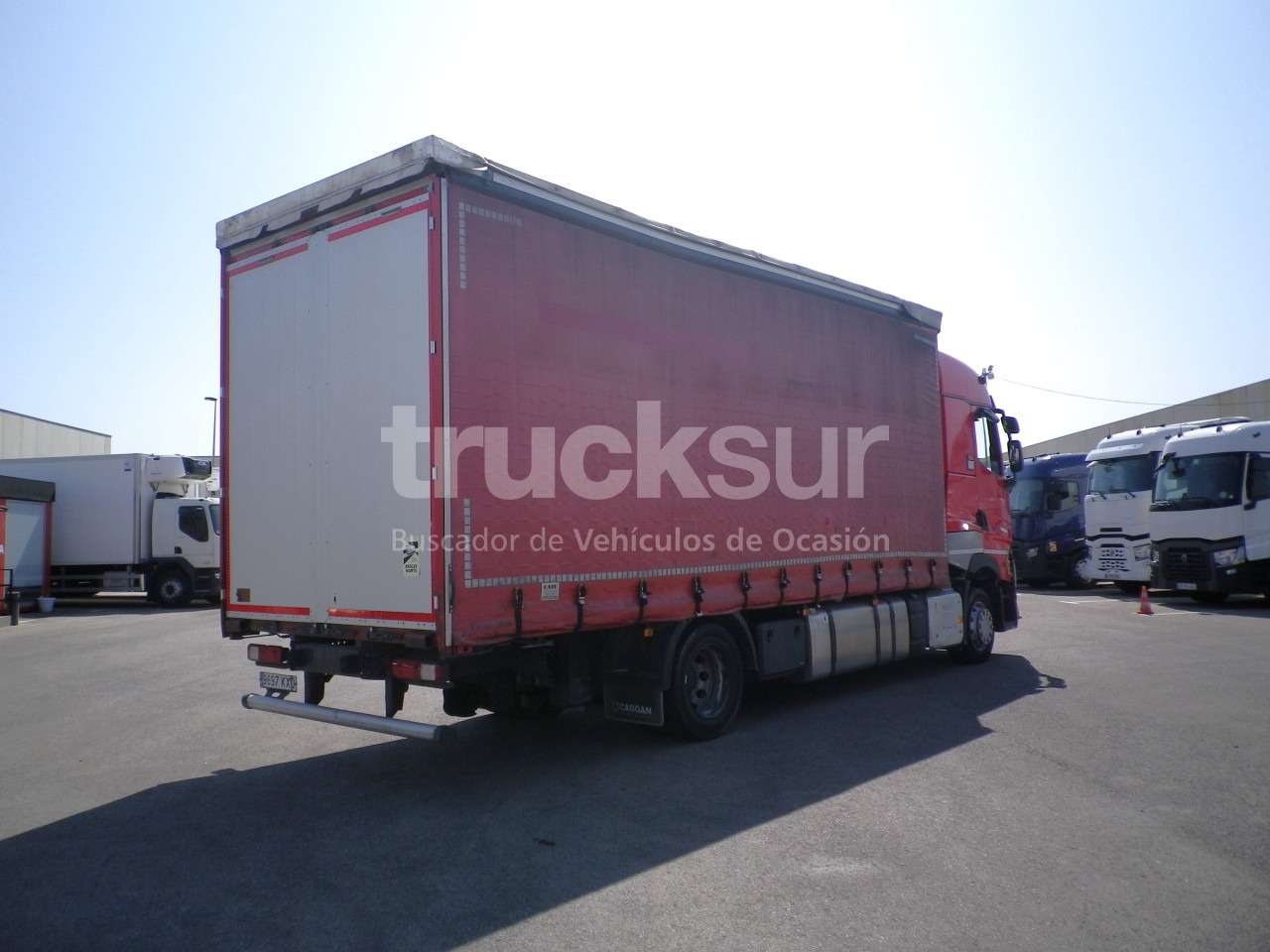 RENAULT T480 HIGH SLEEPER CAB - Ponyvás teherautó: 4 kép. RENAULT T480 HIGH SLEEPER CAB - Ponyvás teherautó: 4 kép.