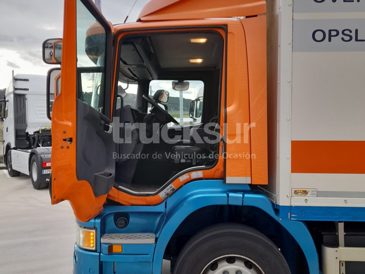 Dobozos felépítményű teherautó SCANIA P280: 8 kép.