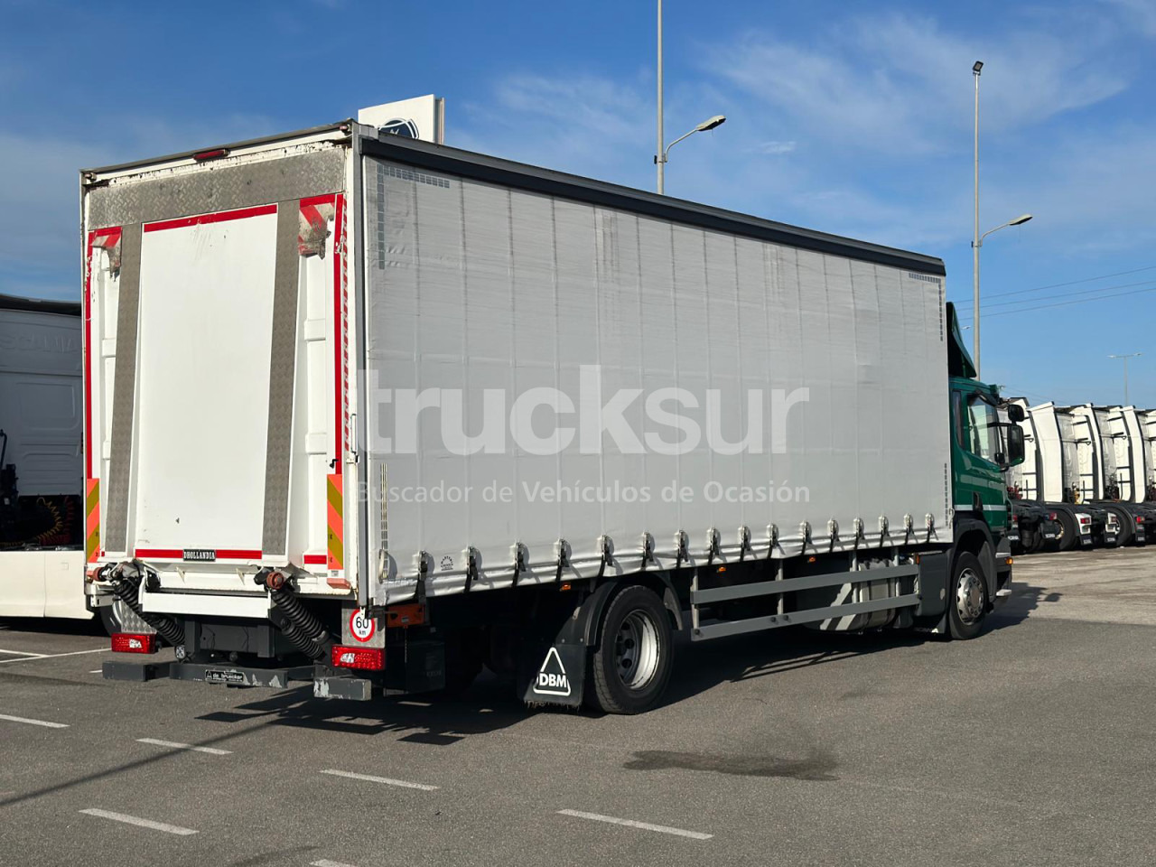 SCANIA P320 - Ponyvás teherautó: 5 kép. SCANIA P320 - Ponyvás teherautó: 5 kép.