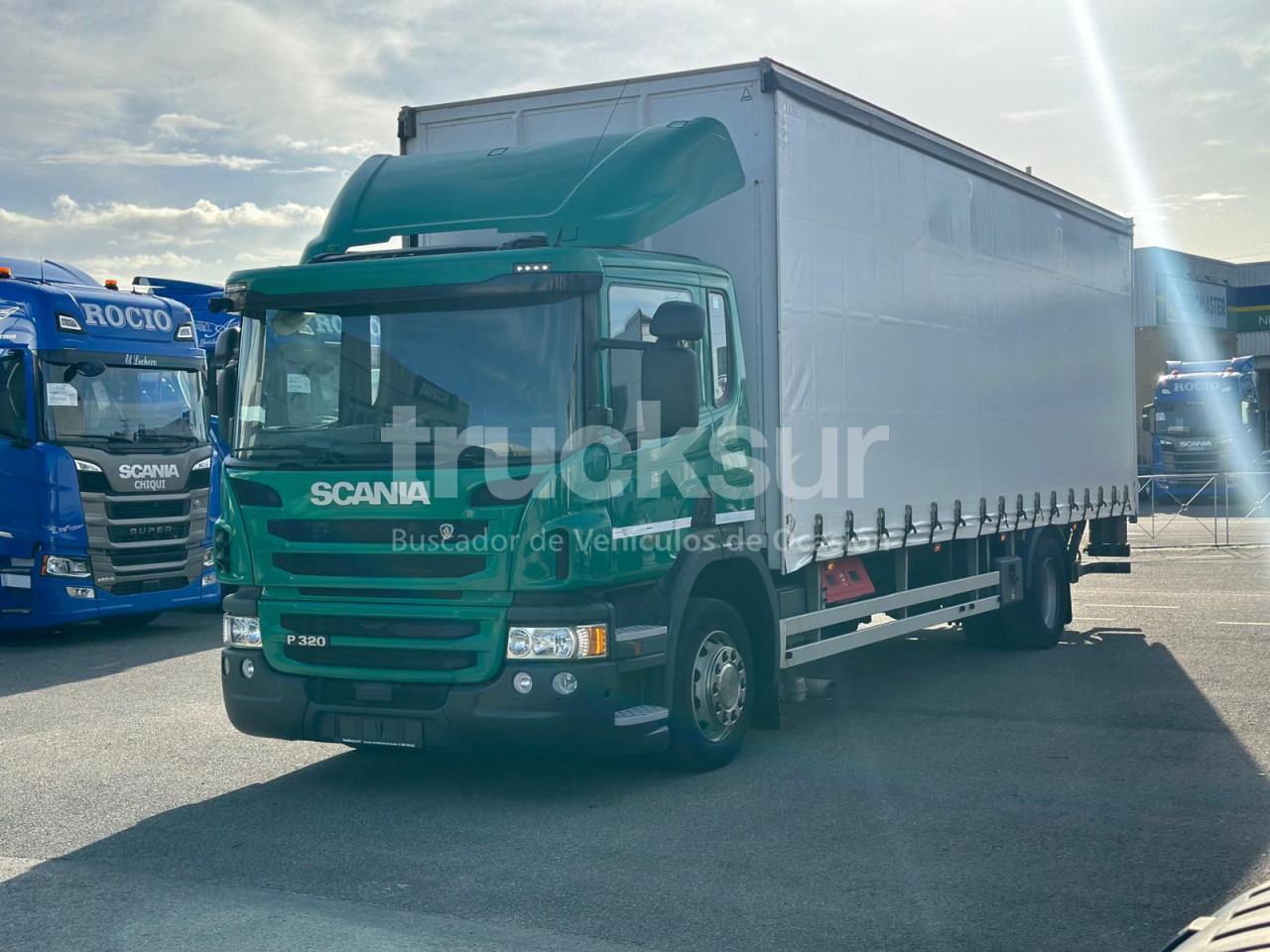 SCANIA P320 - Ponyvás teherautó: 2 kép. SCANIA P320 - Ponyvás teherautó: 2 kép.