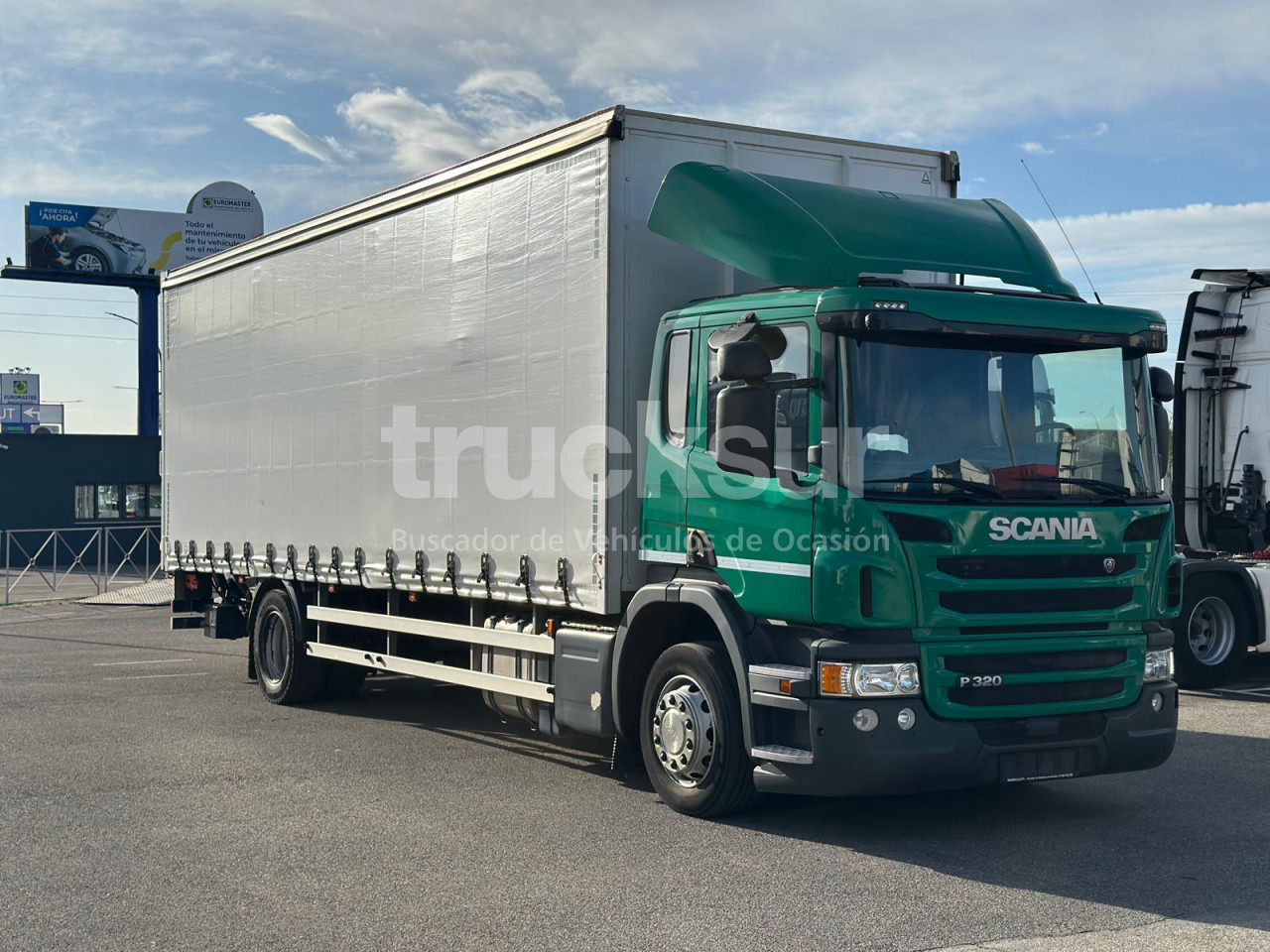 SCANIA P320 - Ponyvás teherautó: 3 kép. SCANIA P320 - Ponyvás teherautó: 3 kép.