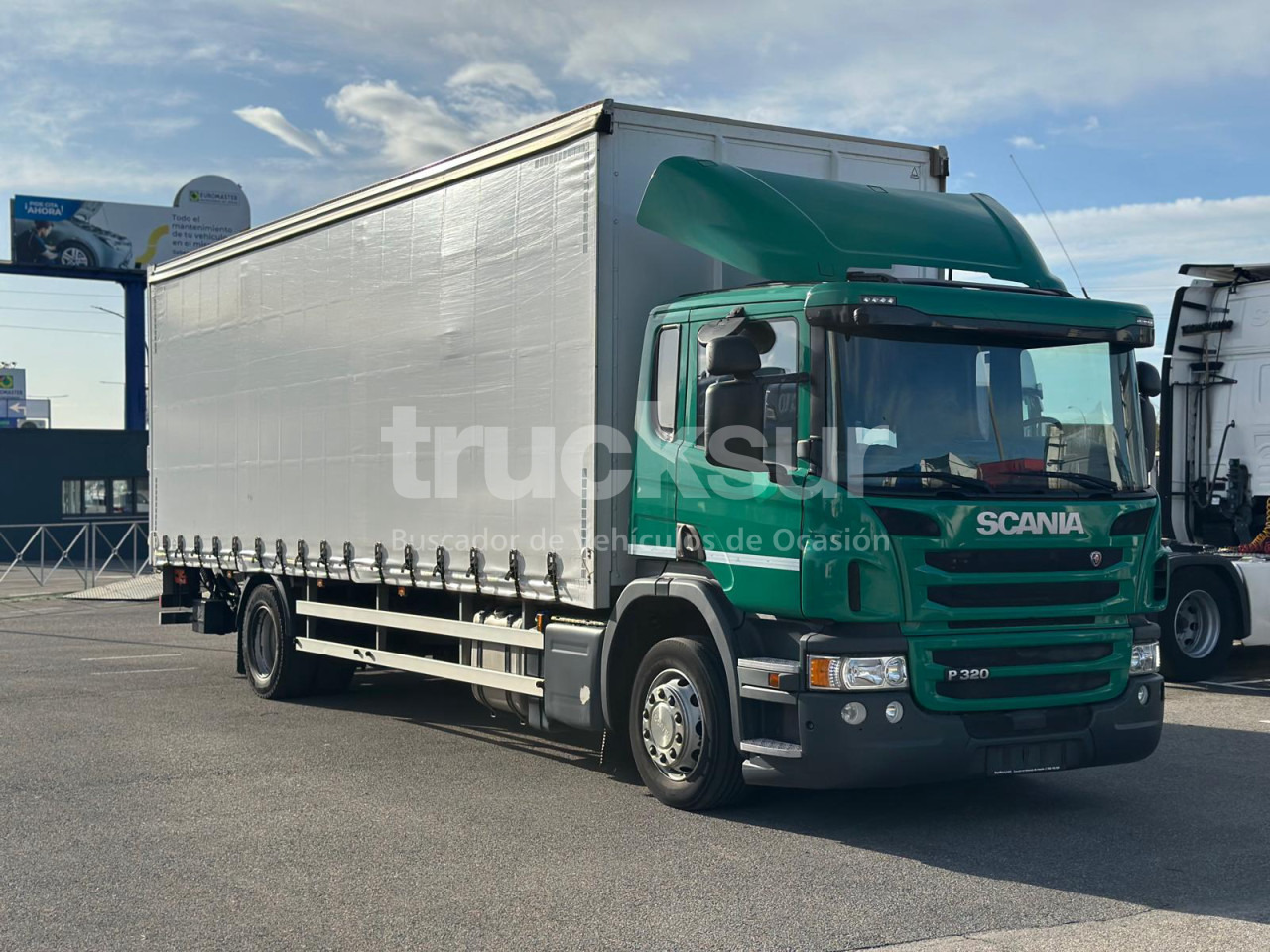 SCANIA P320 - Ponyvás teherautó: 4 kép. SCANIA P320 - Ponyvás teherautó: 4 kép.