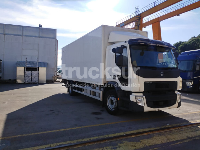 VOLVO FE250.18 - Dobozos felépítményű teherautó: 2 kép. VOLVO FE250.18 - Dobozos felépítményű teherautó: 2 kép.