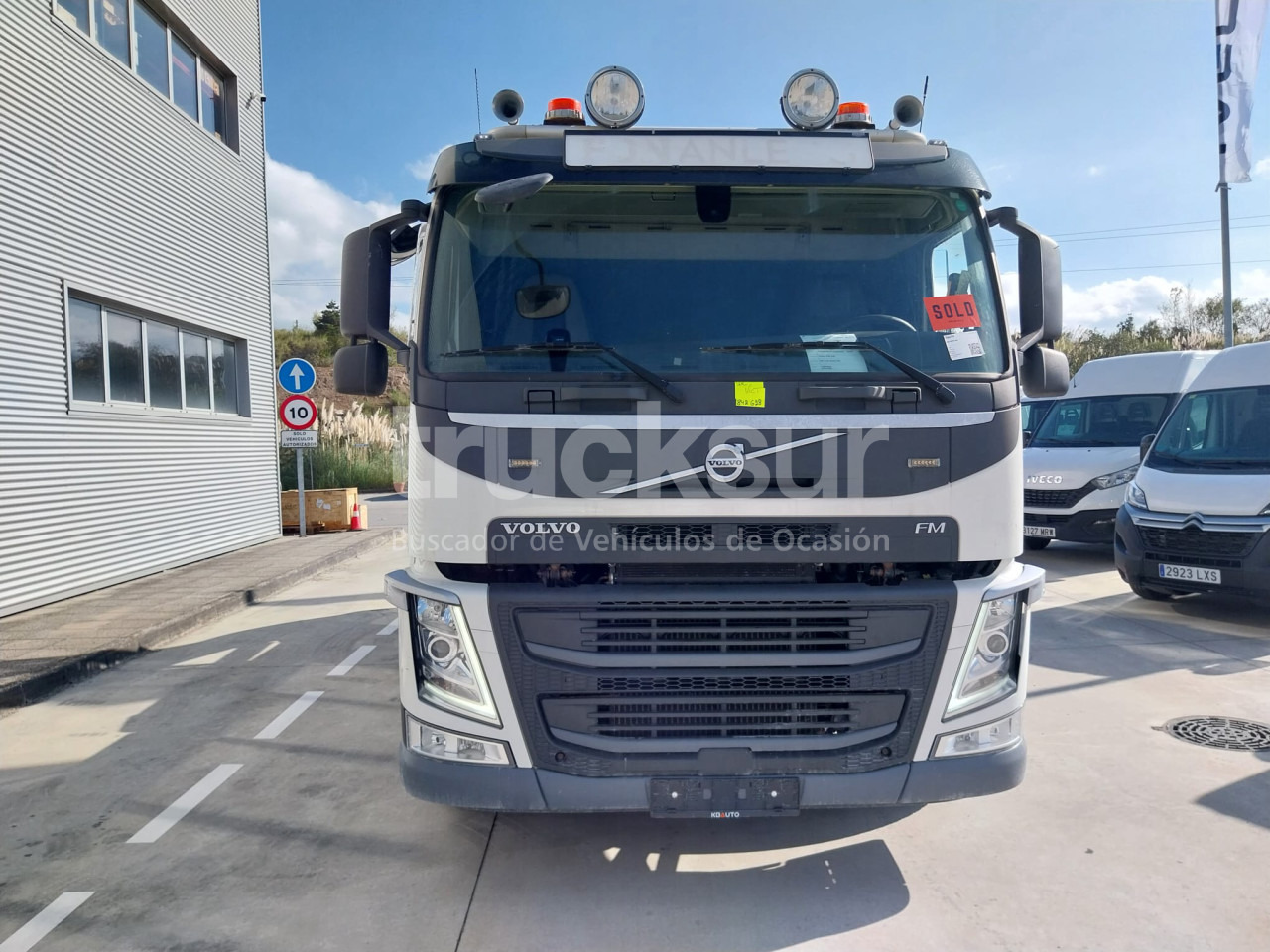 VOLVO FM 330HP - Billenőplatós teherautó: 2 kép. VOLVO FM 330HP - Billenőplatós teherautó: 2 kép.
