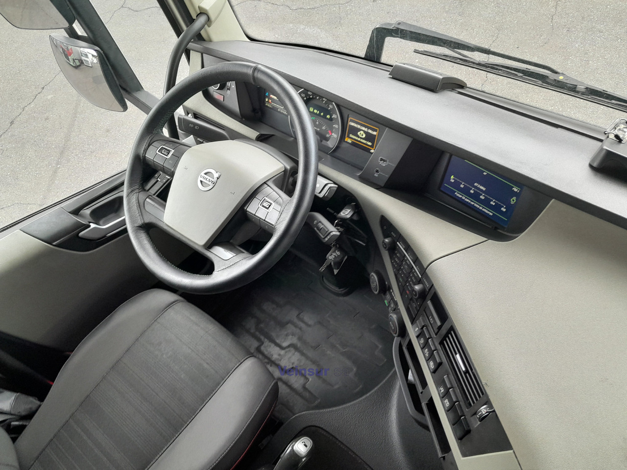 VOLVO FH4 I-SAVE - Nyergesvontató: 5 kép. VOLVO FH4 I-SAVE - Nyergesvontató: 5 kép.