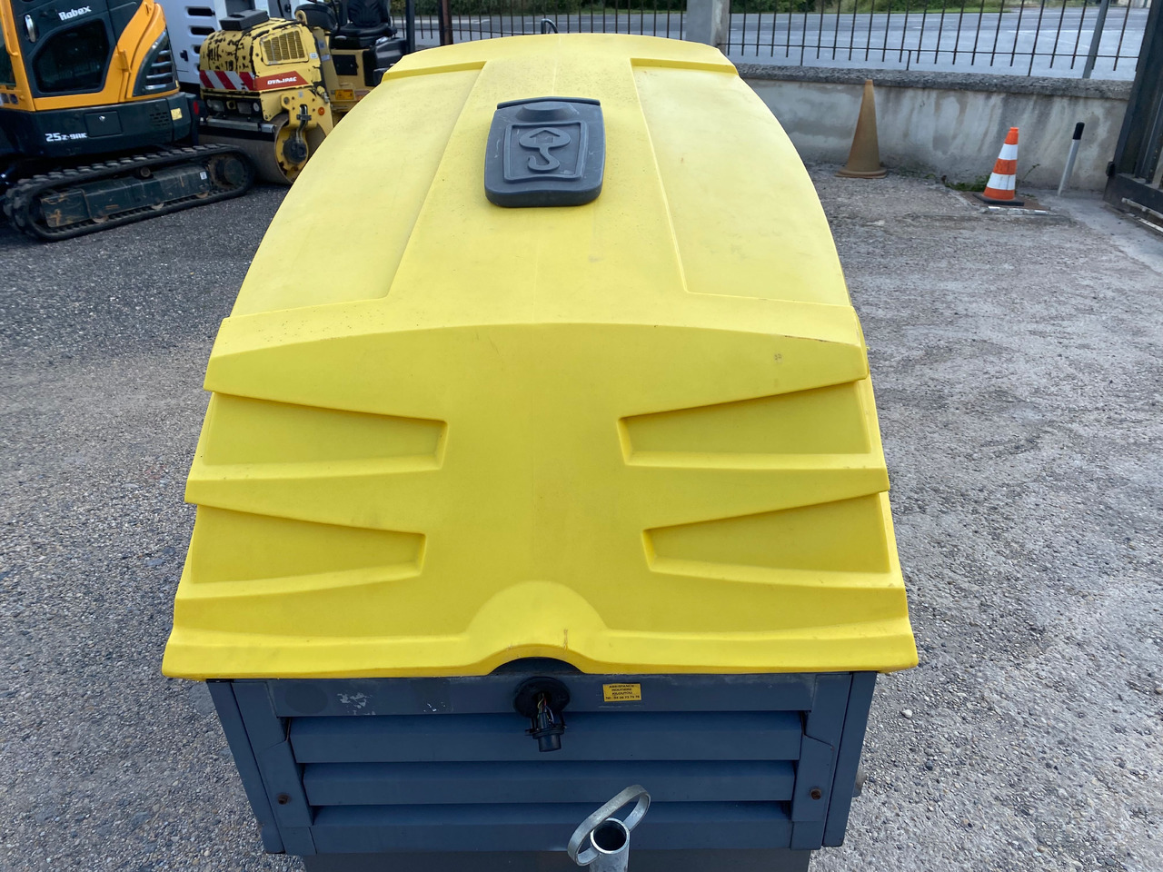 ATLAS COPCO XAS87 - Légkompresszor: 4 kép. ATLAS COPCO XAS87 - Légkompresszor: 4 kép.