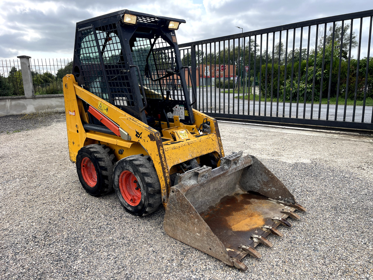 BOBCAT S70 - Mini homlokrakodó: 4 kép. BOBCAT S70 - Mini homlokrakodó: 4 kép.