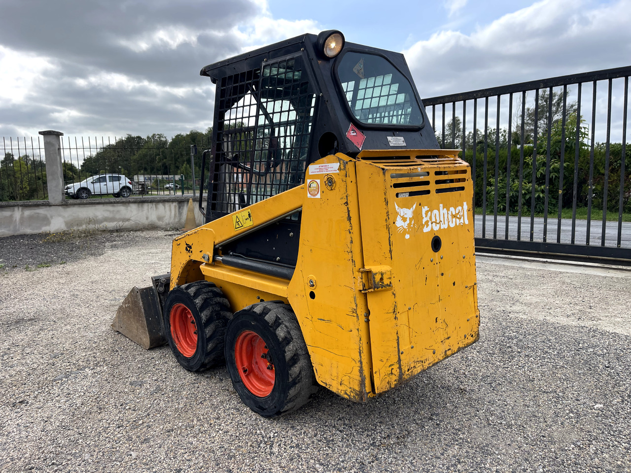 BOBCAT S70 - Mini homlokrakodó: 3 kép. BOBCAT S70 - Mini homlokrakodó: 3 kép.